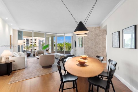 Condominio en alquiler en Key Biscayne, Florida, 2 dormitorios, 121.7 m2 № 1980991 - foto 10