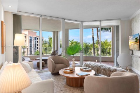 Condominio en alquiler en Key Biscayne, Florida, 2 dormitorios, 121.7 m2 № 1980991 - foto 1