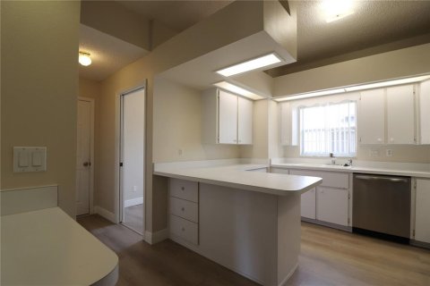 House in Leesburg, Florida 2 bedrooms, 145.95 sq.m. № 2394284 - photo 6