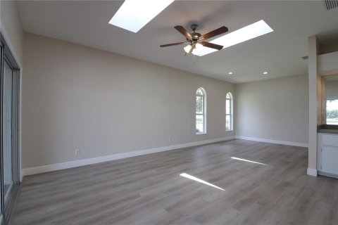House in Leesburg, Florida 2 bedrooms, 145.95 sq.m. № 2394284 - photo 4