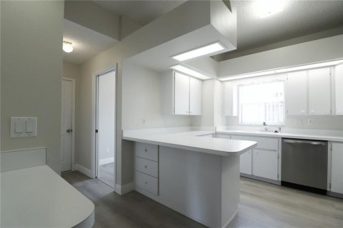House in Leesburg, Florida 2 bedrooms, 145.95 sq.m. № 2394284 - photo 5