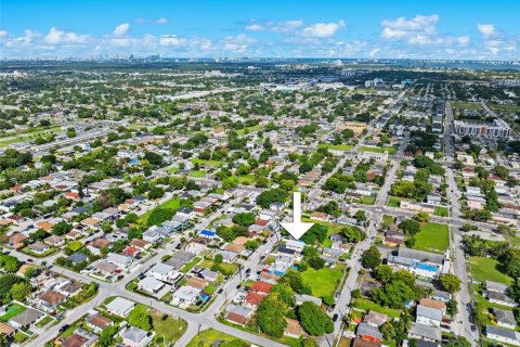 Купить виллу или дом в Майами, Флорида 3 спальни, 91.14м2, № 1943502 - фото 30