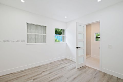 Купить виллу или дом в Майами, Флорида 3 спальни, 91.14м2, № 1943502 - фото 19