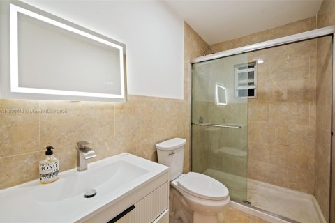 Купить виллу или дом в Майами, Флорида 3 спальни, 91.14м2, № 1943502 - фото 18