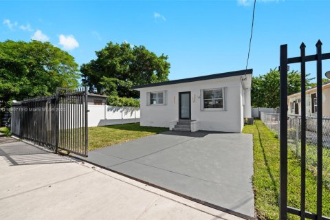 Купить виллу или дом в Майами, Флорида 3 спальни, 91.14м2, № 1943502 - фото 3