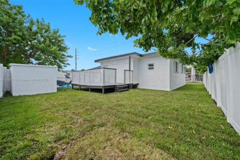 Купить виллу или дом в Майами, Флорида 3 спальни, 91.14м2, № 1943502 - фото 25