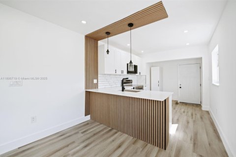 Купить виллу или дом в Майами, Флорида 3 спальни, 91.14м2, № 1943502 - фото 9