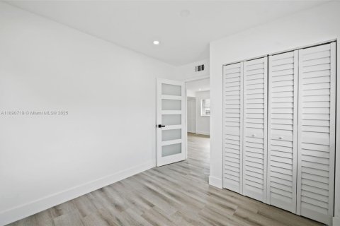 Купить виллу или дом в Майами, Флорида 3 спальни, 91.14м2, № 1943502 - фото 15