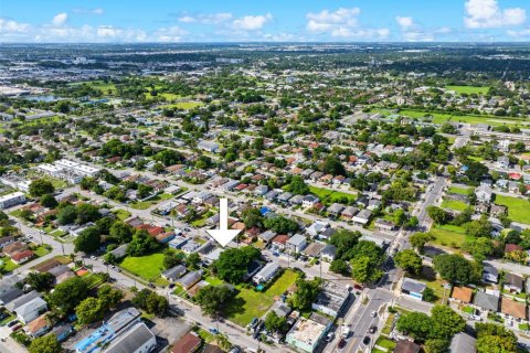 Купить виллу или дом в Майами, Флорида 3 спальни, 91.14м2, № 1943502 - фото 27