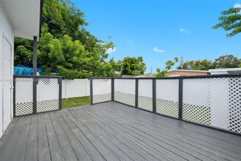 Купить виллу или дом в Майами, Флорида 3 спальни, 91.14м2, № 1943502 - фото 23