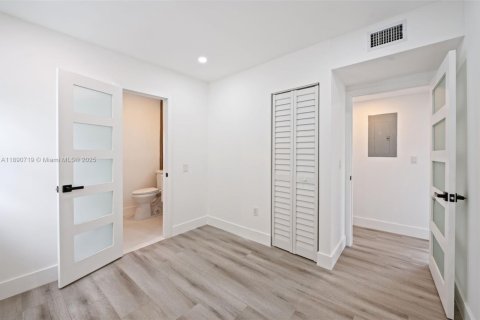 Купить виллу или дом в Майами, Флорида 3 спальни, 91.14м2, № 1943502 - фото 20