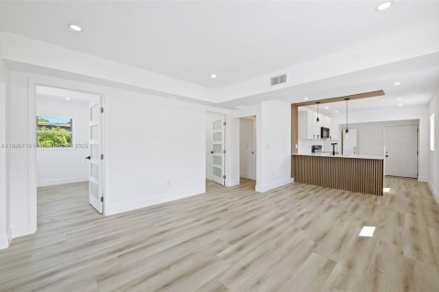 Купить виллу или дом в Майами, Флорида 3 спальни, 91.14м2, № 1943502 - фото 6