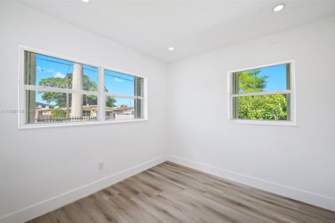 Купить виллу или дом в Майами, Флорида 3 спальни, 91.14м2, № 1943502 - фото 14