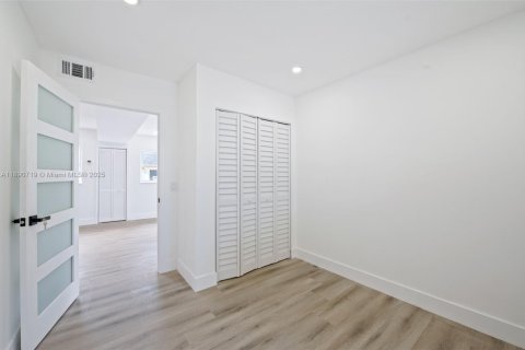 Купить виллу или дом в Майами, Флорида 3 спальни, 91.14м2, № 1943502 - фото 17