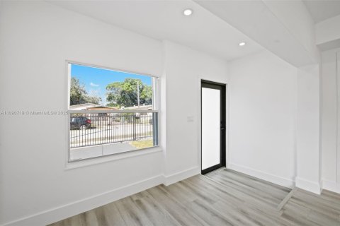 Купить виллу или дом в Майами, Флорида 3 спальни, 91.14м2, № 1943502 - фото 12