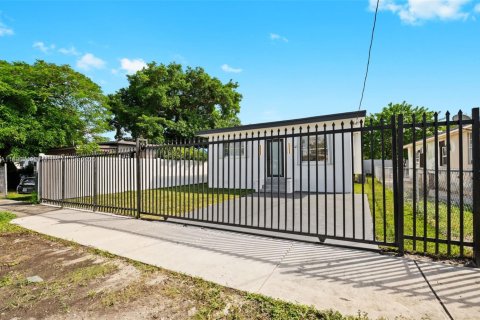 Купить виллу или дом в Майами, Флорида 3 спальни, 91.14м2, № 1943502 - фото 4