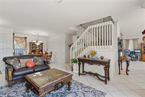 House in Miramar, Florida 5 bedrooms, 281.87 sq.m. № 2185403 - photo 12
