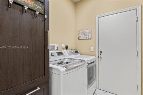 House in Miramar, Florida 5 bedrooms, 281.87 sq.m. № 2185403 - photo 23