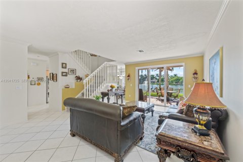 House in Miramar, Florida 5 bedrooms, 281.87 sq.m. № 2185403 - photo 9