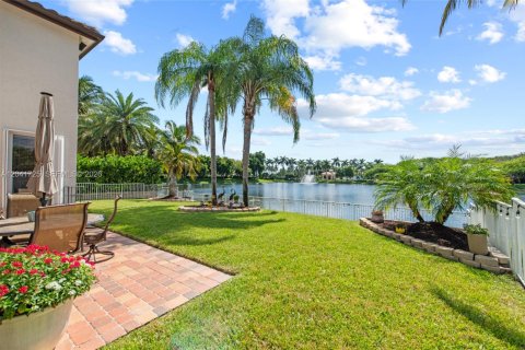 House in Miramar, Florida 5 bedrooms, 281.87 sq.m. № 2185403 - photo 2