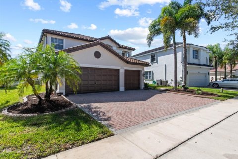 House in Miramar, Florida 5 bedrooms, 281.87 sq.m. № 2185403 - photo 5