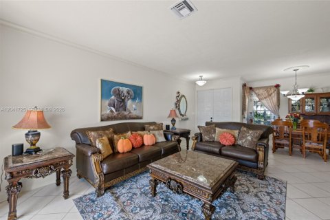 House in Miramar, Florida 5 bedrooms, 281.87 sq.m. № 2185403 - photo 11