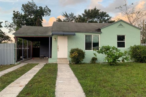Casa en venta en Miami, Florida, 2 dormitorios, 64.29 m2 № 1075255 - foto 1