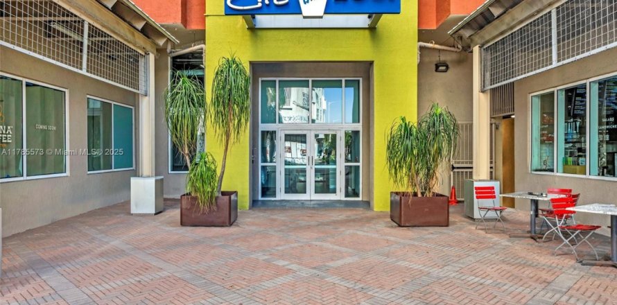 Estudio en el Condominio en Miami, Florida  № 1701793