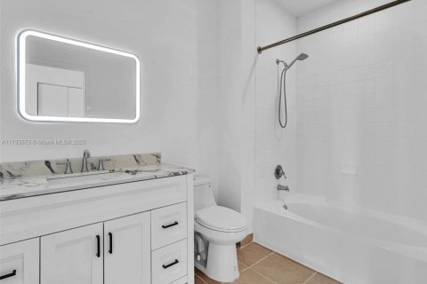 Condominio en venta en Miami, Florida, 46.92 m2 № 1701793 - foto 4