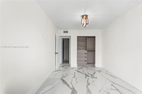 Townhouse in North Miami Beach, Florida 2 bedrooms, 145.86 sq.m. № 1882401 - photo 16