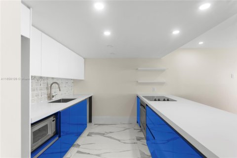Townhouse in North Miami Beach, Florida 2 bedrooms, 145.86 sq.m. № 1882401 - photo 5