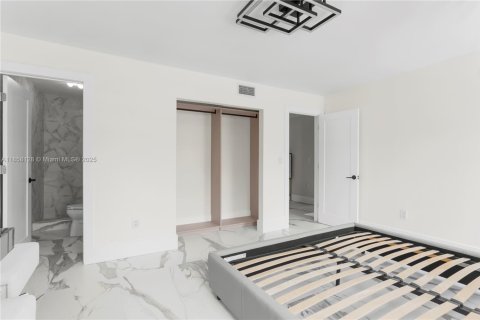 Townhouse in North Miami Beach, Florida 2 bedrooms, 145.86 sq.m. № 1882401 - photo 12