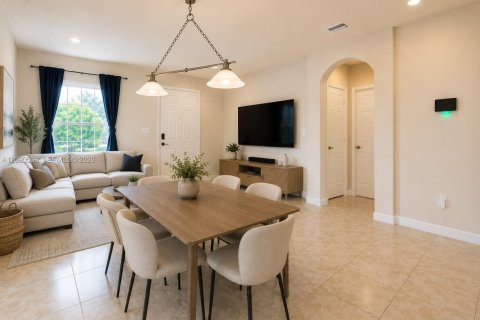 House in Miami, Florida 5 bedrooms, 214.79 sq.m. № 2087320 - photo 3
