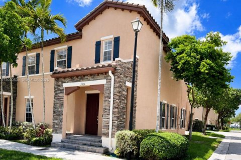 House in Miami, Florida 5 bedrooms, 214.79 sq.m. № 2087320