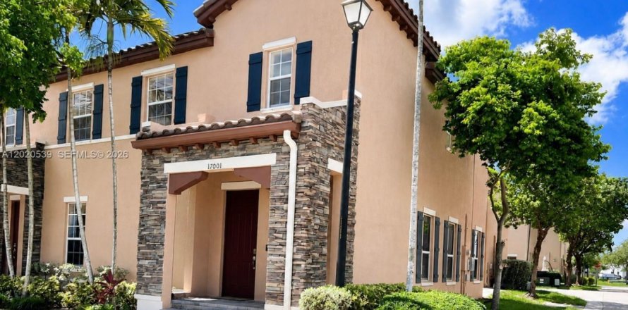 House in Miami, Florida 5 bedrooms, 214.79 sq.m. № 2087320
