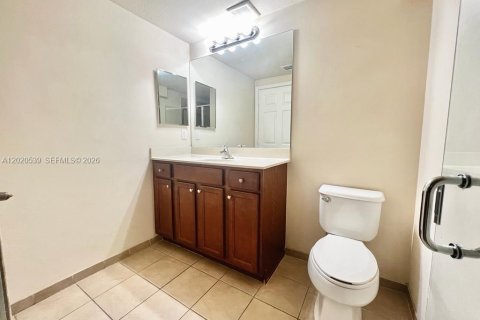 House in Miami, Florida 5 bedrooms, 214.79 sq.m. № 2087320 - photo 8