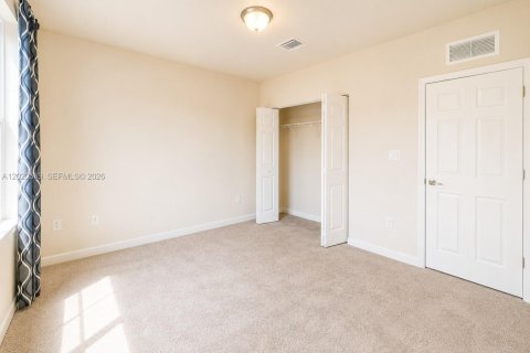 House in Miami, Florida 5 bedrooms, 214.79 sq.m. № 2087320 - photo 13