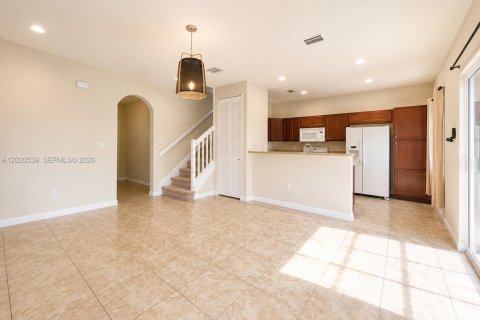 House in Miami, Florida 5 bedrooms, 214.79 sq.m. № 2087320 - photo 4