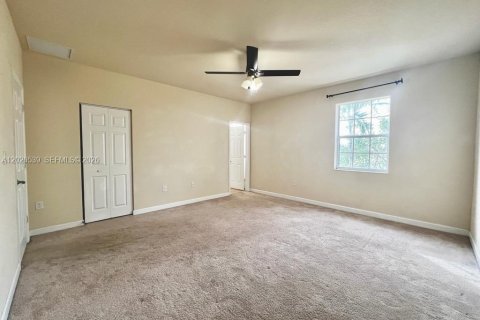 House in Miami, Florida 5 bedrooms, 214.79 sq.m. № 2087320 - photo 15