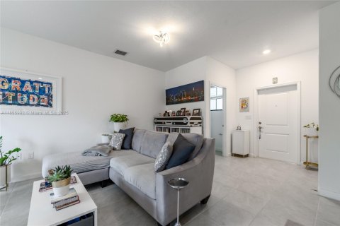 Touwnhouse à vendre à Miami Gardens, Floride: 3 chambres, 124.86 m2 № 1883852 - photo 4