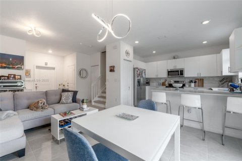Touwnhouse à vendre à Miami Gardens, Floride: 3 chambres, 124.86 m2 № 1883852 - photo 9