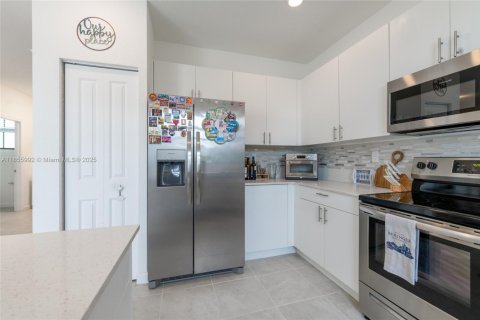 Touwnhouse à vendre à Miami Gardens, Floride: 3 chambres, 124.86 m2 № 1883852 - photo 12