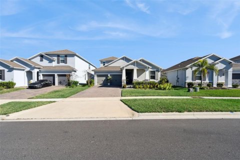 House in Clermont, Florida 4 bedrooms, 263.47 sq.m. № 2106833 - photo 4