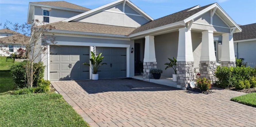 House in Clermont, Florida 4 bedrooms, 263.47 sq.m. № 2106833
