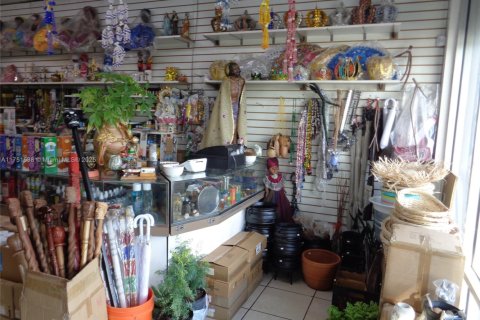 Commercial property in Hollywood, Florida № 1868364 - photo 8