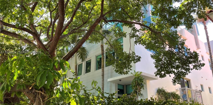 Кондоминиум с 2 спальнями в Майами-Бич, Флорида № 1996494