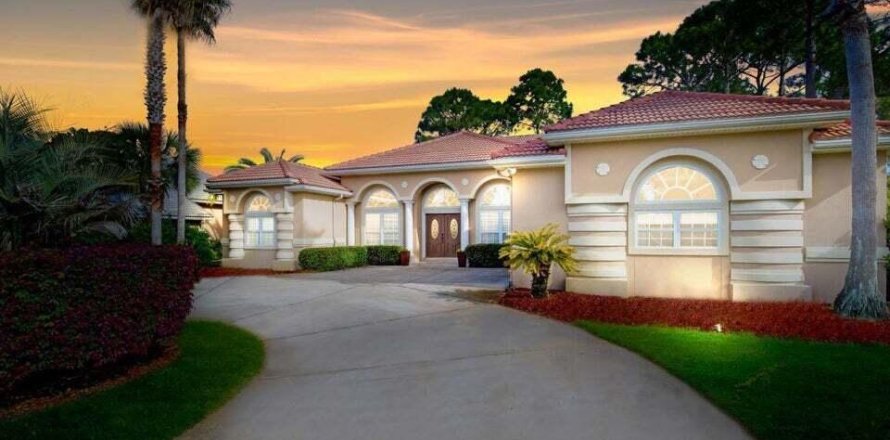 House in Miramar Beach, Florida 4 bedrooms, 264.12 sq.m. № 561273