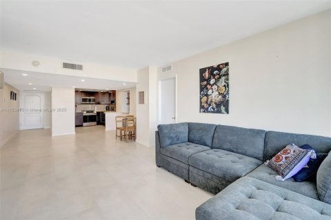 Condo in Aventura, Florida, 2 bedrooms  № 2090693 - photo 14