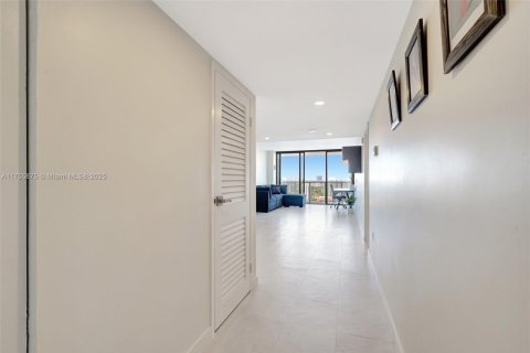 Condo in Aventura, Florida, 2 bedrooms  № 2090693 - photo 10