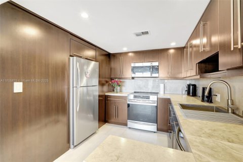 Condo in Aventura, Florida, 2 bedrooms  № 2090693 - photo 19